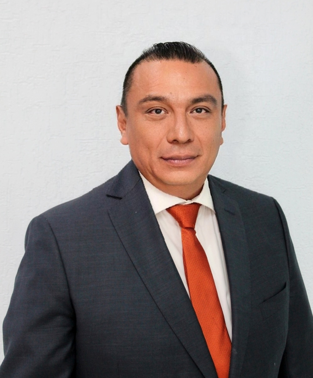 Lic. Eduardo Muñoz Moguel (Director de administración)