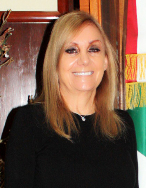 Dra. Mercedes Macías Parra (Directora General)